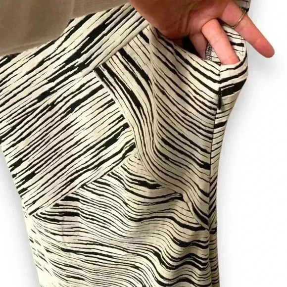 Calvin Klein Sleeveless Black and White Striped Stretch Bodycon Dress - Picture 11 of 16